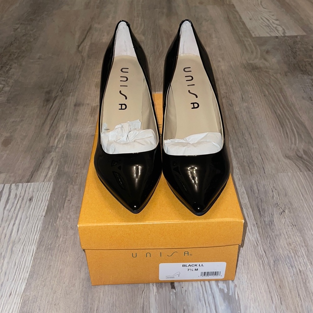Unisa size 7 and half black 👠